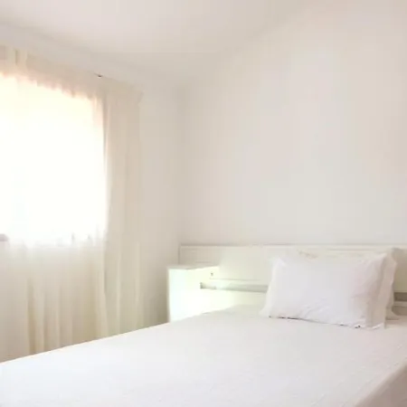 Arca Nova Guest House - Caminha Hostel *